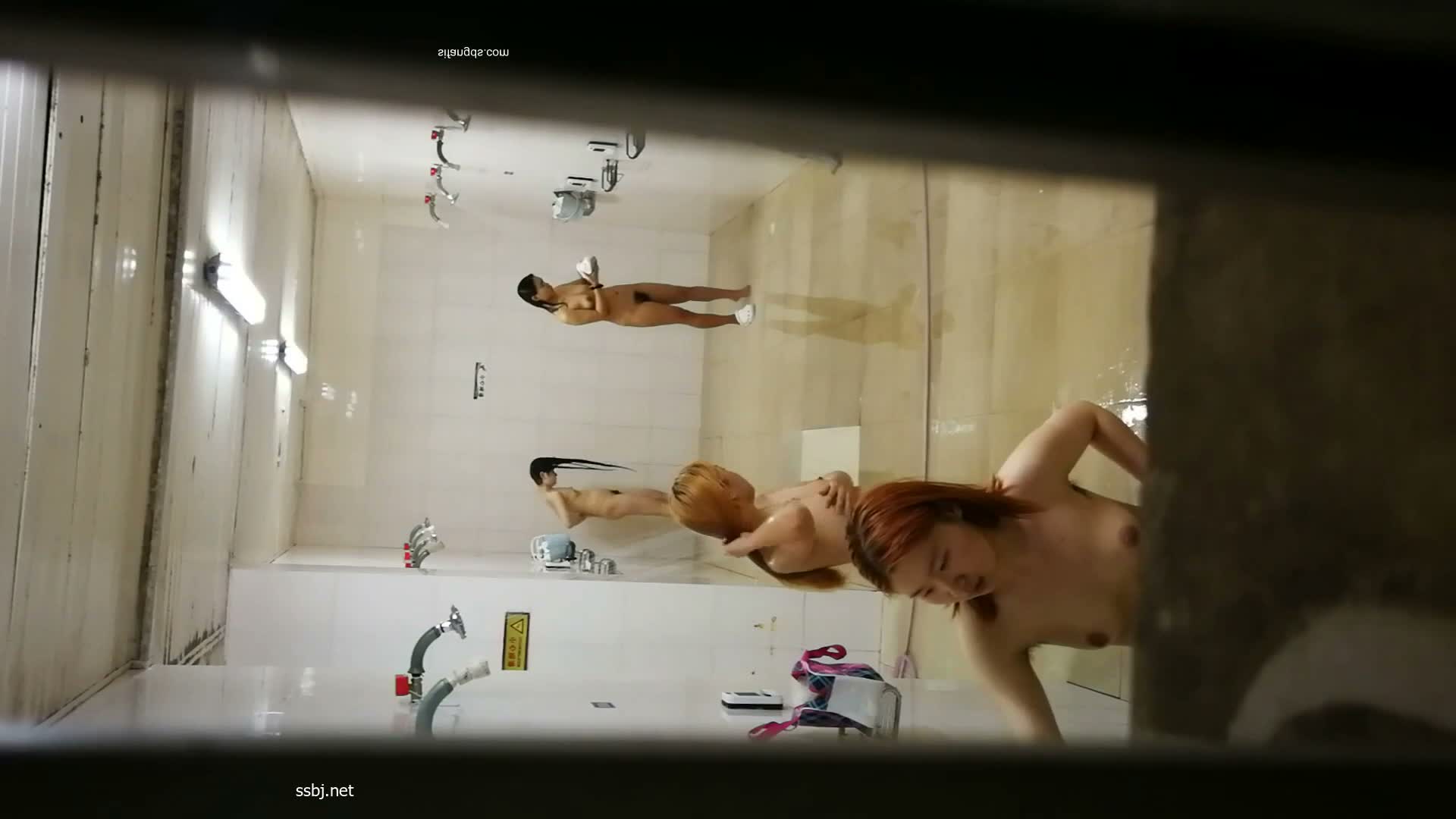 여자 샤워실 몰카 썸네일