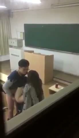 한국야동, 일반_학교에서 여친이랑 섹스하는 모습을 몰래 찍힘 썸네일