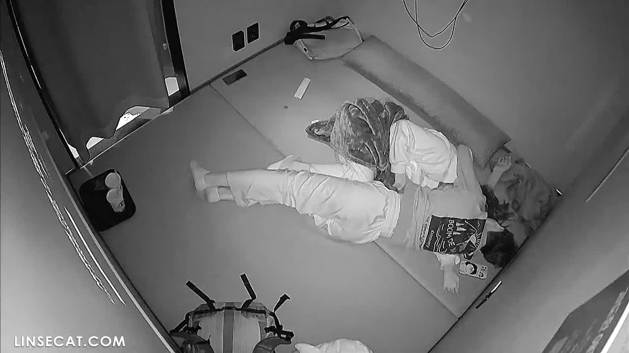 [신작] 두 커플. 활발한 여자친구는 방 구석구석에서 당신과 은밀한 시간을 보내고, 조용한 여자친구는 당신의 애무를 조용히 즐깁니다. 당신은 어느 쪽을 더 좋아하시나요_ [한국 영화관 해킹 IP 카메라] [단독 영상] 썸네일