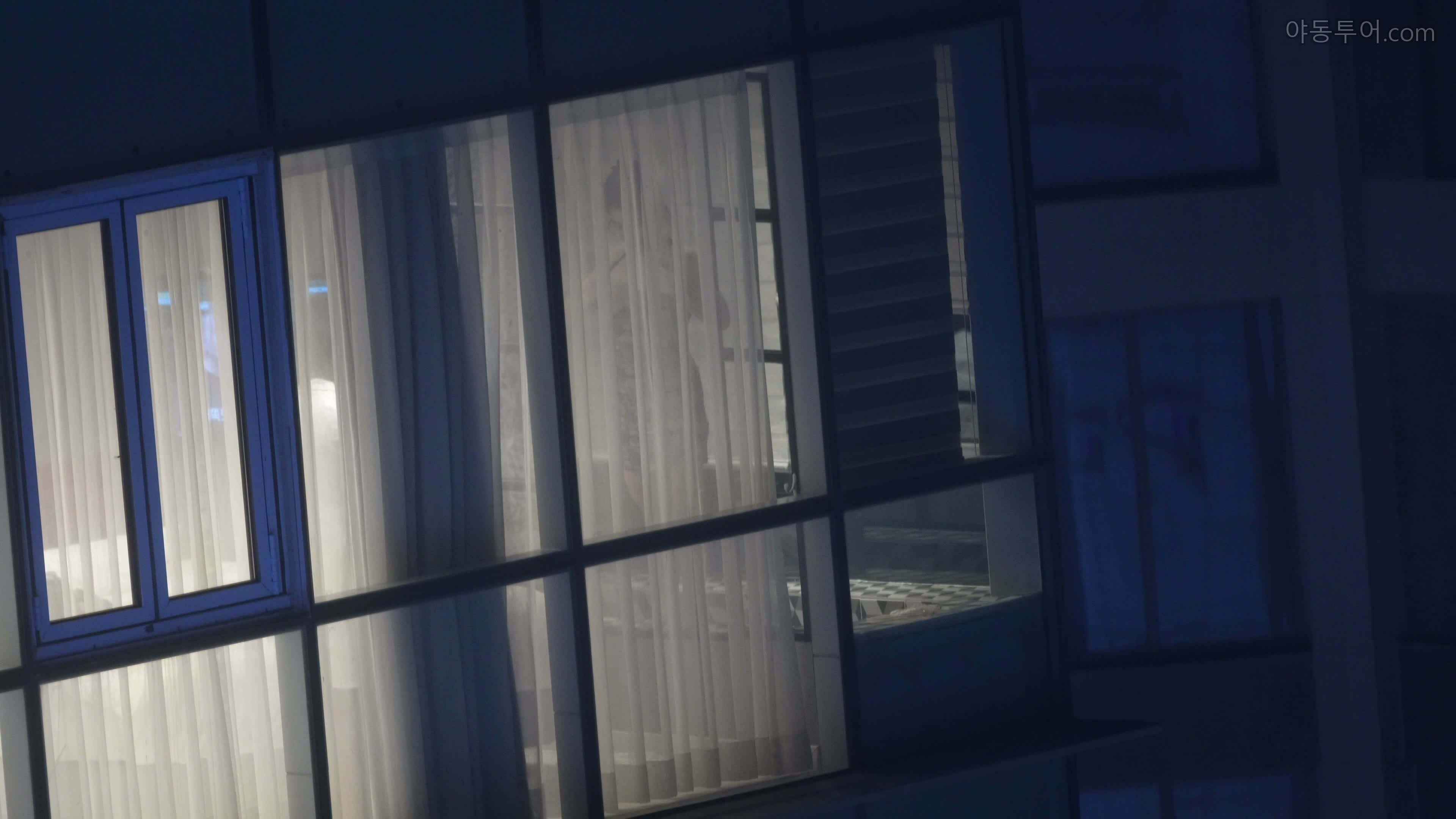 호텔에서 관찰한 존예 금발과 변태 커플 – 4탄 썸네일