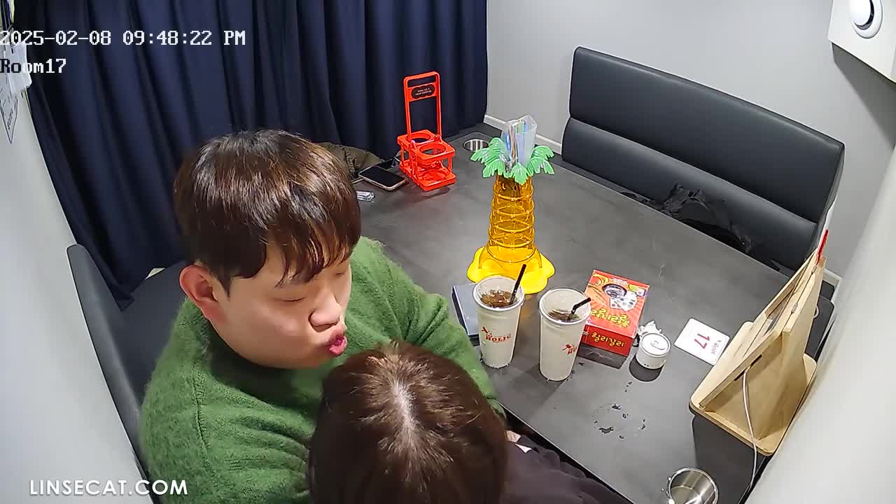 [신작] 여자친구가 없다면, 여자친구처럼 대해주세요! 그녀가 키스하는 모습을 자세히 보면 발로 당신의 성기를 만질 거예요. [해킹된 한국 보드게임 IP 카메라] [단독 영상] 썸네일