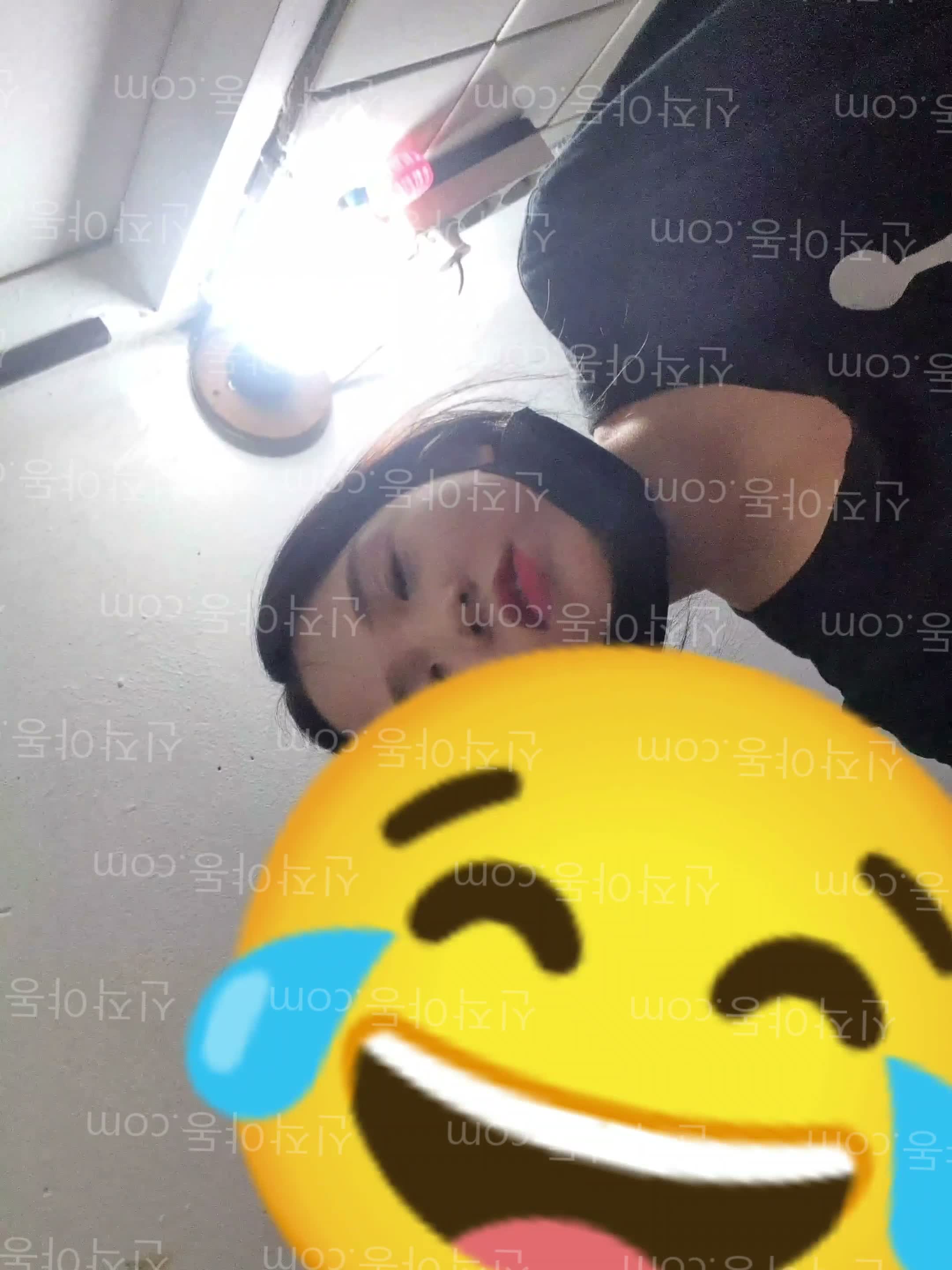 침은 안뱉어 준다는 어린 여자애와 간단 대딸 – 마무리까지 썸네일