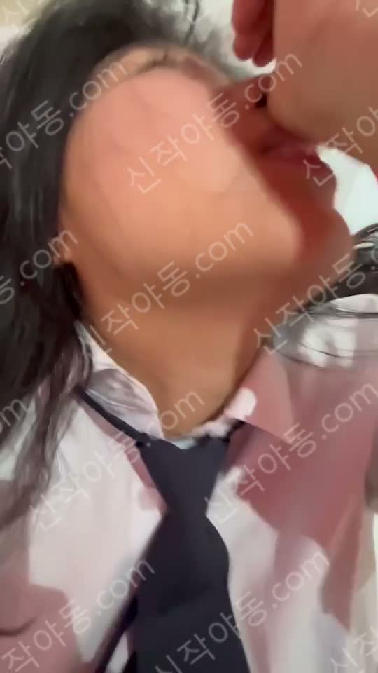 교복입은 첫섹스로 피도나고, 신상까지 말하며 섹스 썸네일